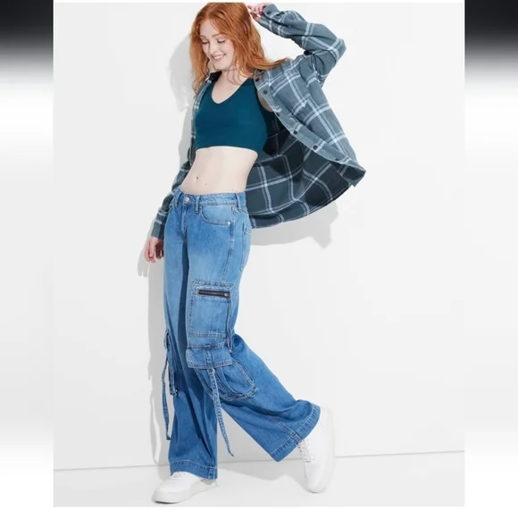 Wild Fable Women's Mid Rise Wide Leg Cargo Baggy Pants Medium Wash Size 2/31" - Picture 1 of 16